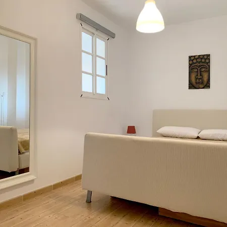 Beach Apartment *